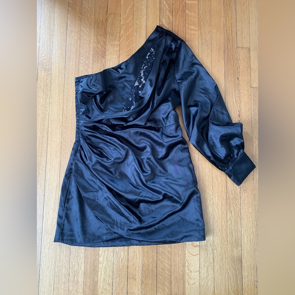 DO+BE ONE SLEEVE COCKTAIL DRESS